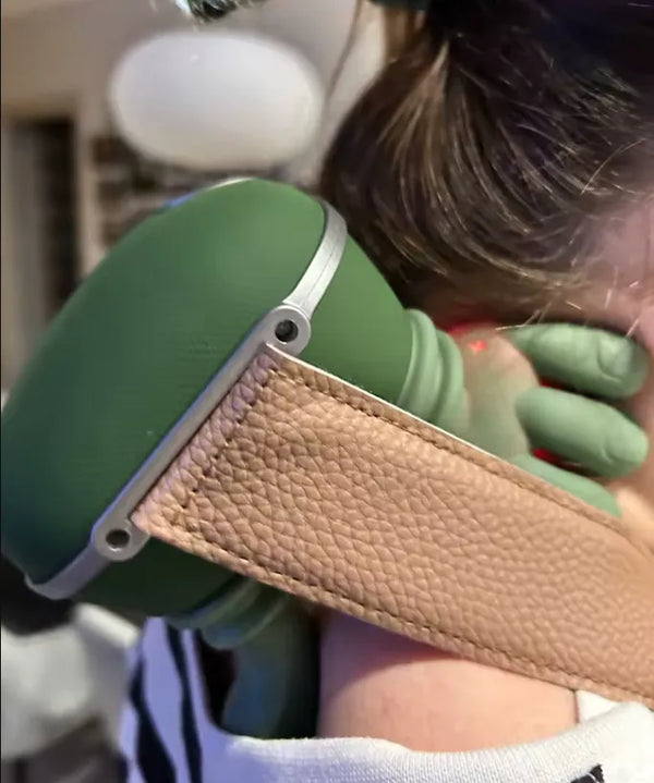 llegó en 5 dias, funciona muy bien me quito el dolor del cuello que me mataba en el trabajo